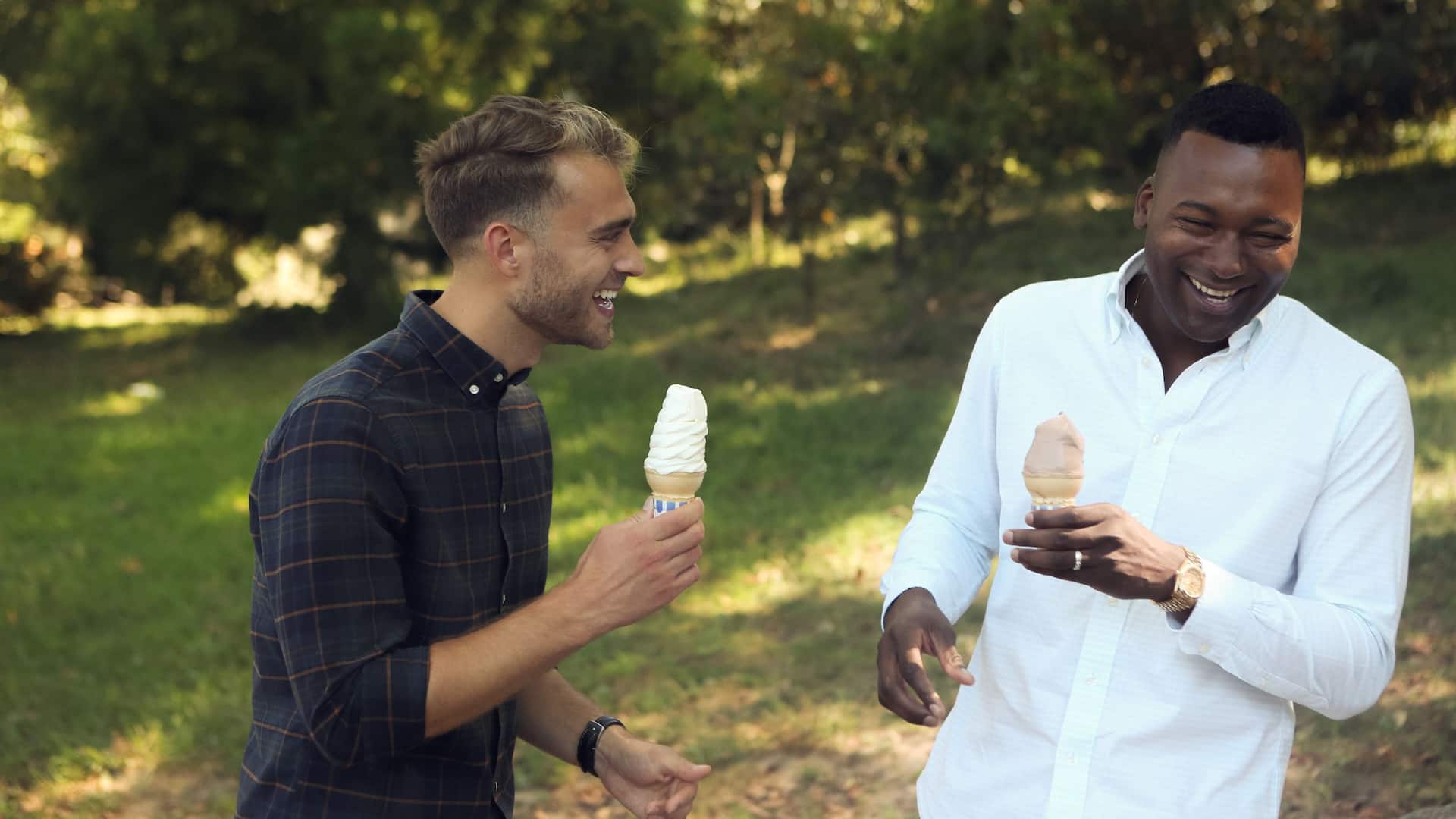 Global HY_P200 Central Park Ice Cream Couple