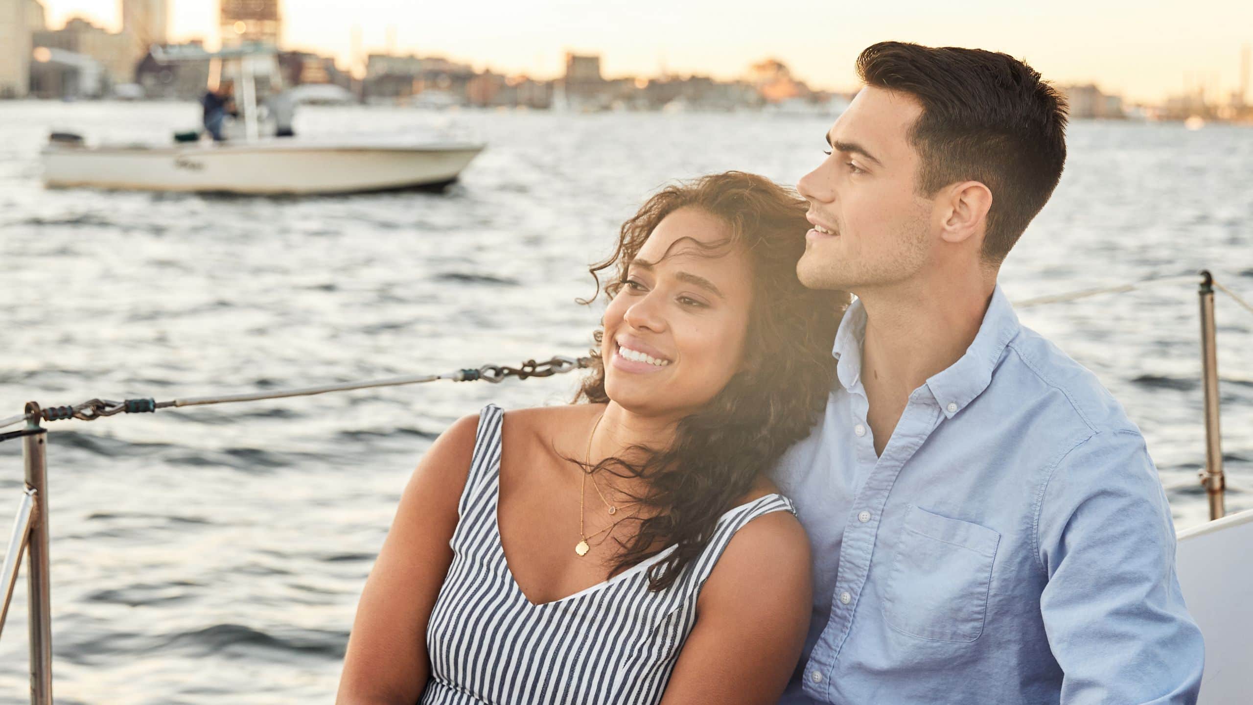 Global HY_P235 Sunset Sailing Couple