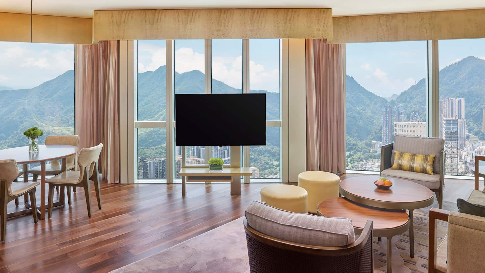 Hyatt Regency Shenzhen Yantian Regency Suite Living Area