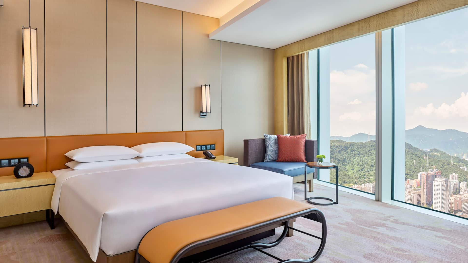 Hyatt Regency Shenzhen Yantian Regency Suite Bedroom
