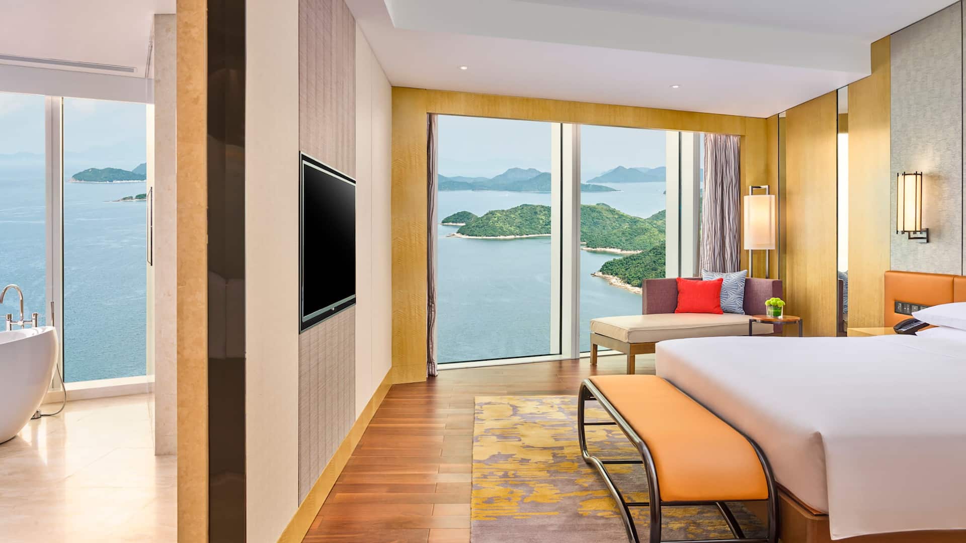 Hyatt Regency Shenzhen Yantian Executive Suite Bedroom