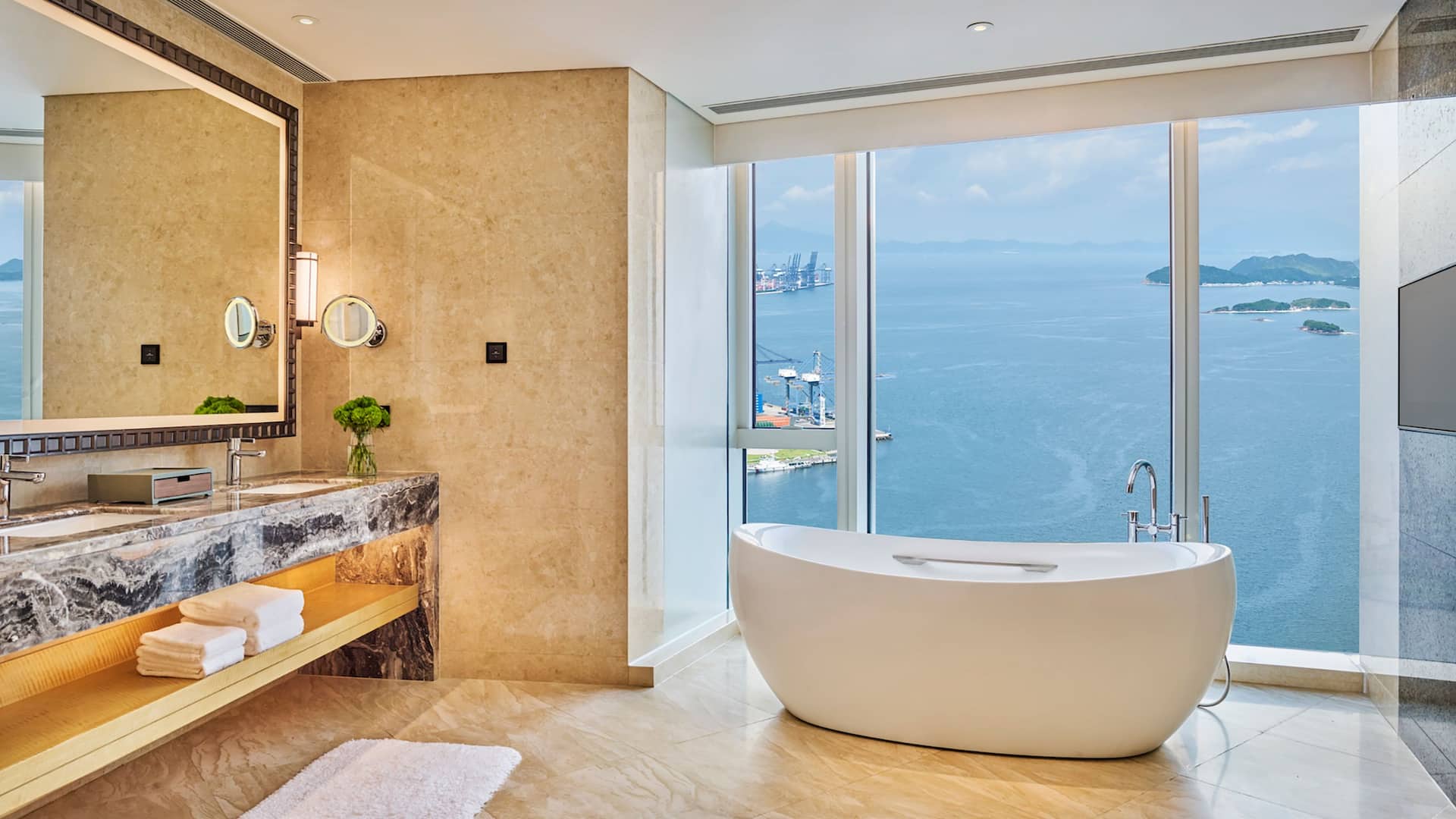 3 de 5 Hyatt Regency Shenzhen Yantian Executive Suite Bathroom