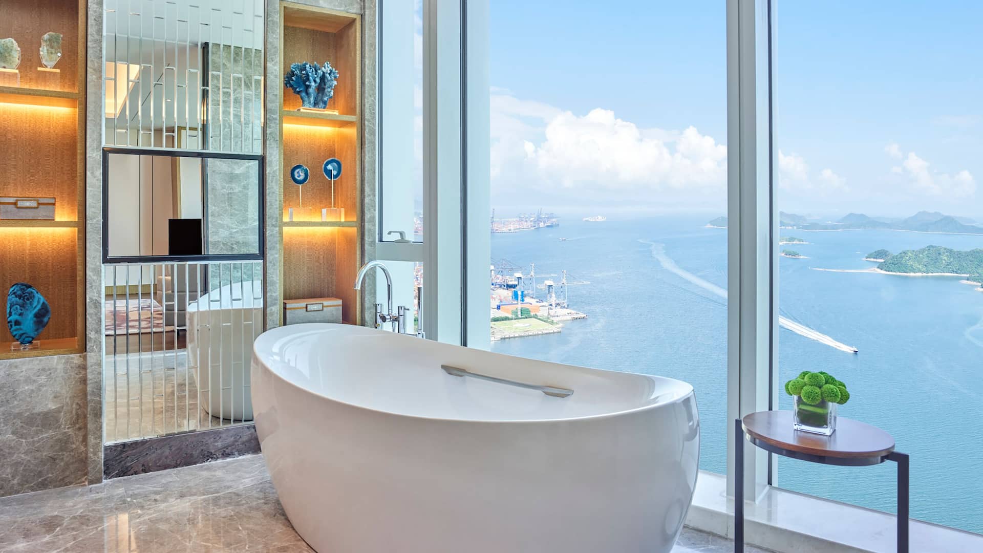 3 de 5 Hyatt Regency Shenzhen Yantian Presidential Suite Bathtub