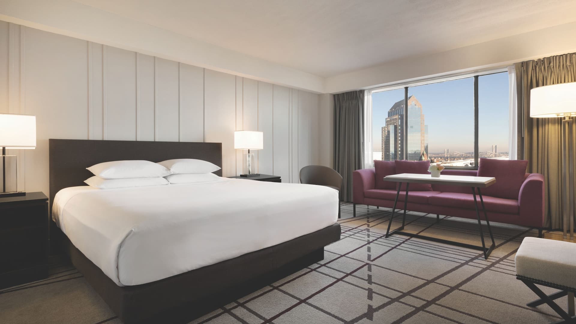 1 de 2 Hyatt Regency Louisville King Bed with City View