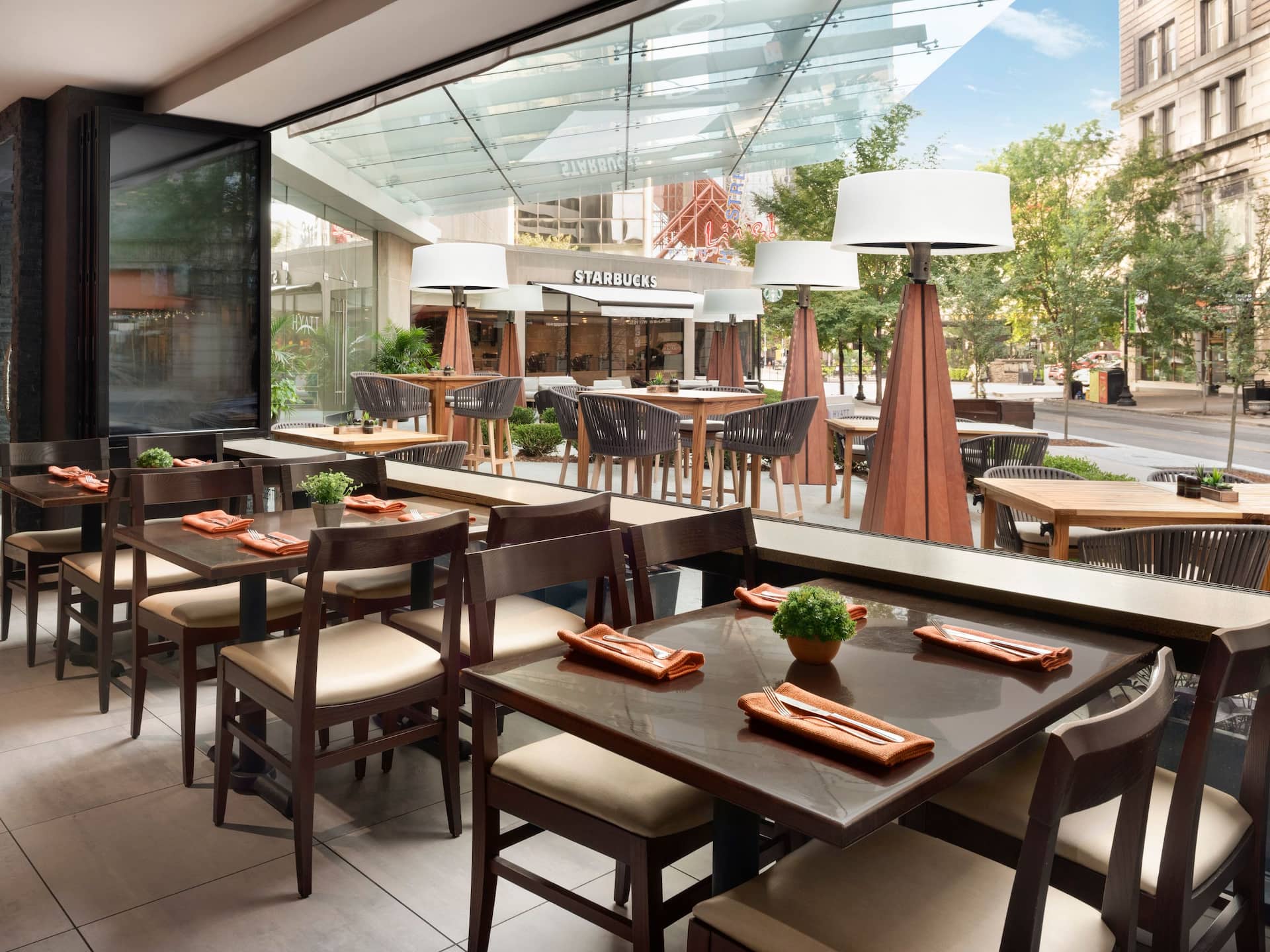 Hyatt Regency Louisville Sway Patio