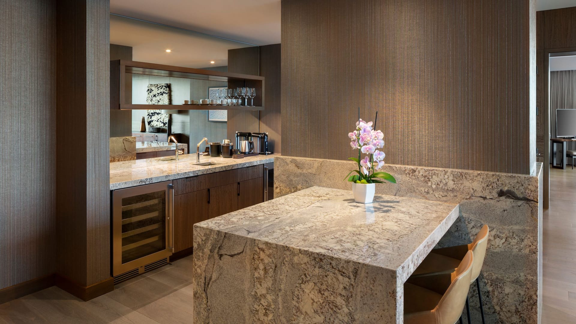 3/5 Grand Hyatt at SFO Presidential Suite Bar