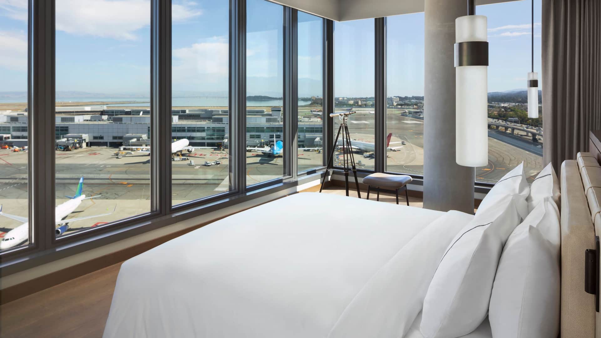 4/5 Grand Hyatt at SFO Presidential Suite Bedroom