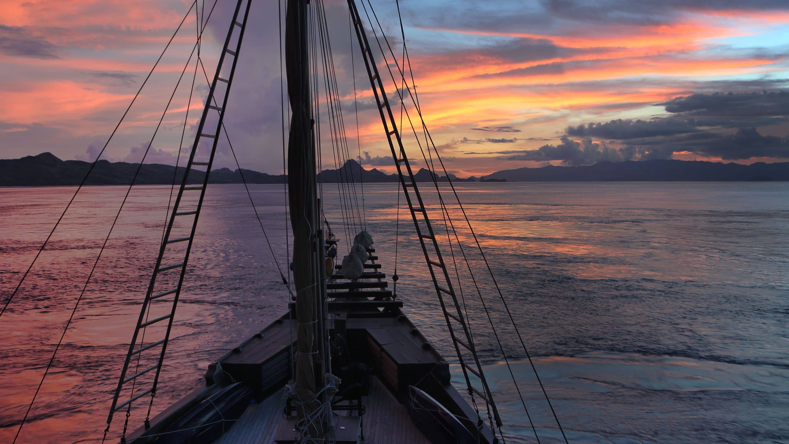 Alila Purnama The Deck Sunset