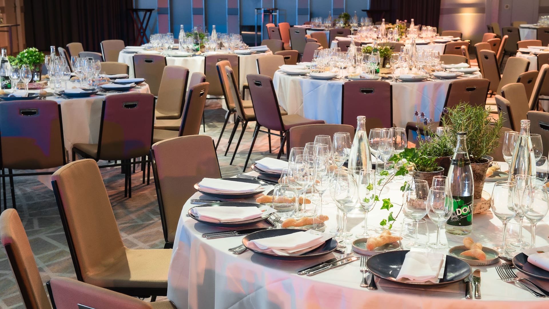 Hyatt Regency Paris Étoile Cabaret Event Setup