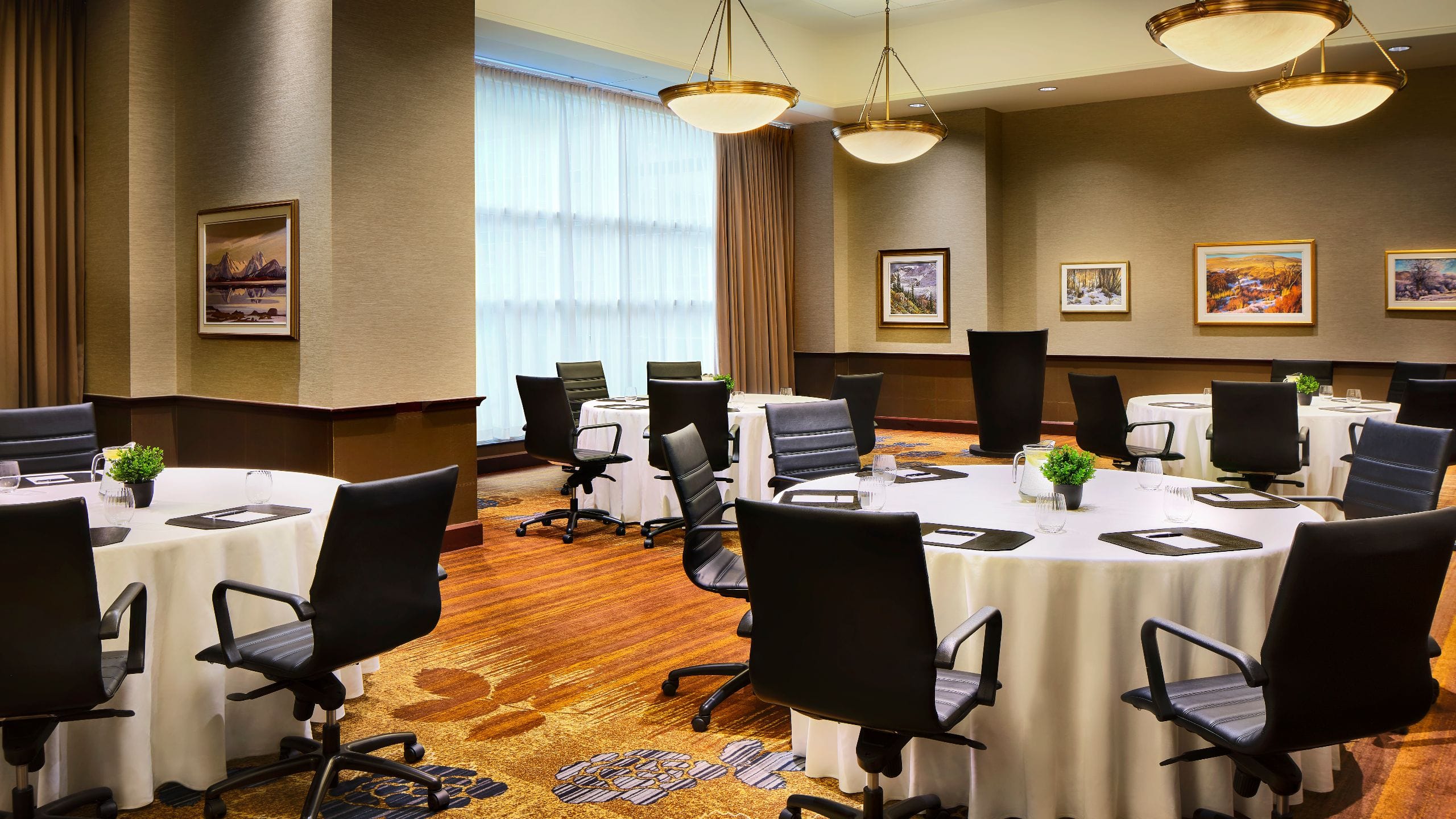 Hyatt Regency Calgary Doll Herald Rounds Setup