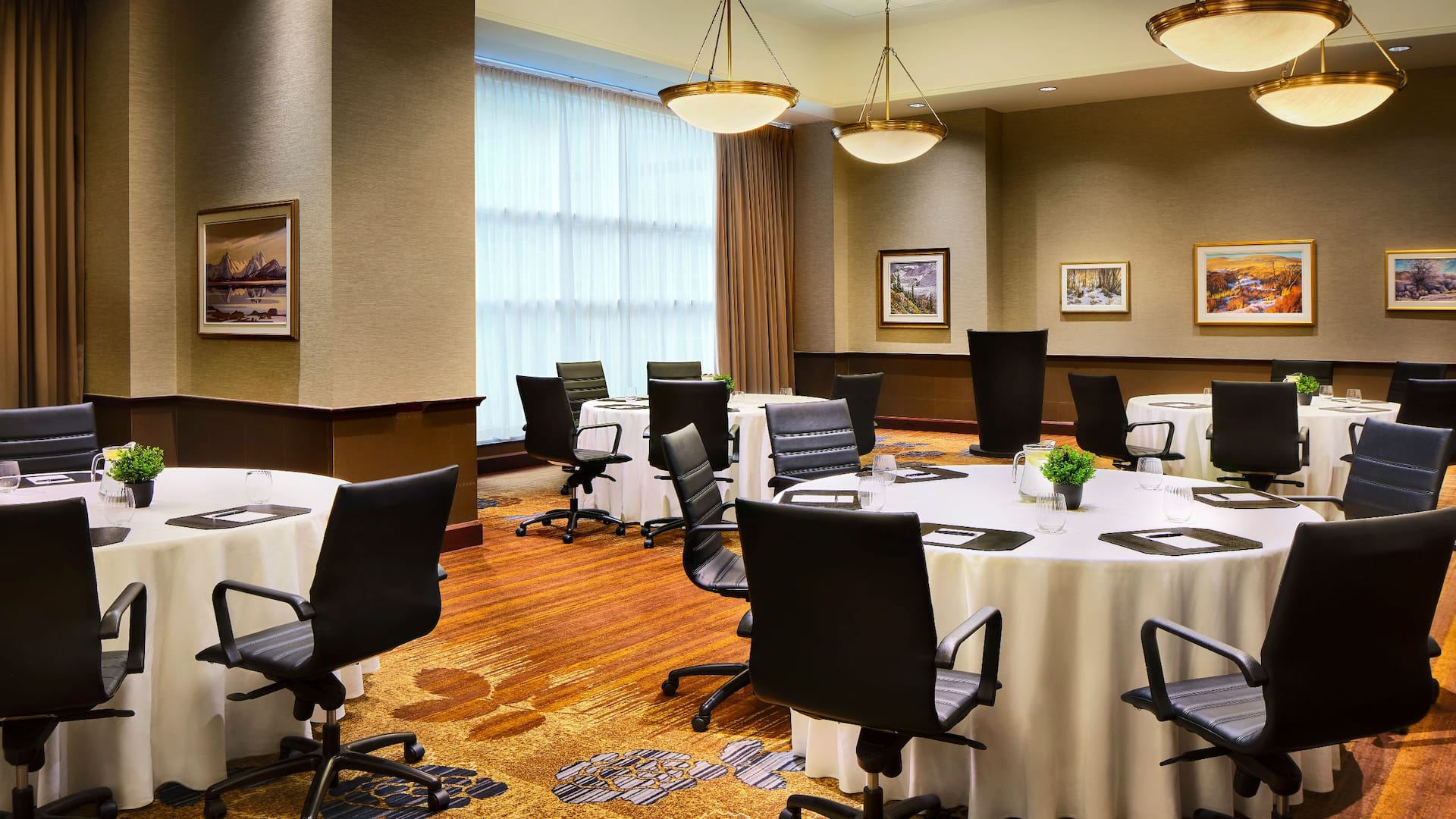 Hyatt Regency Calgary Doll Herald Rounds Setup