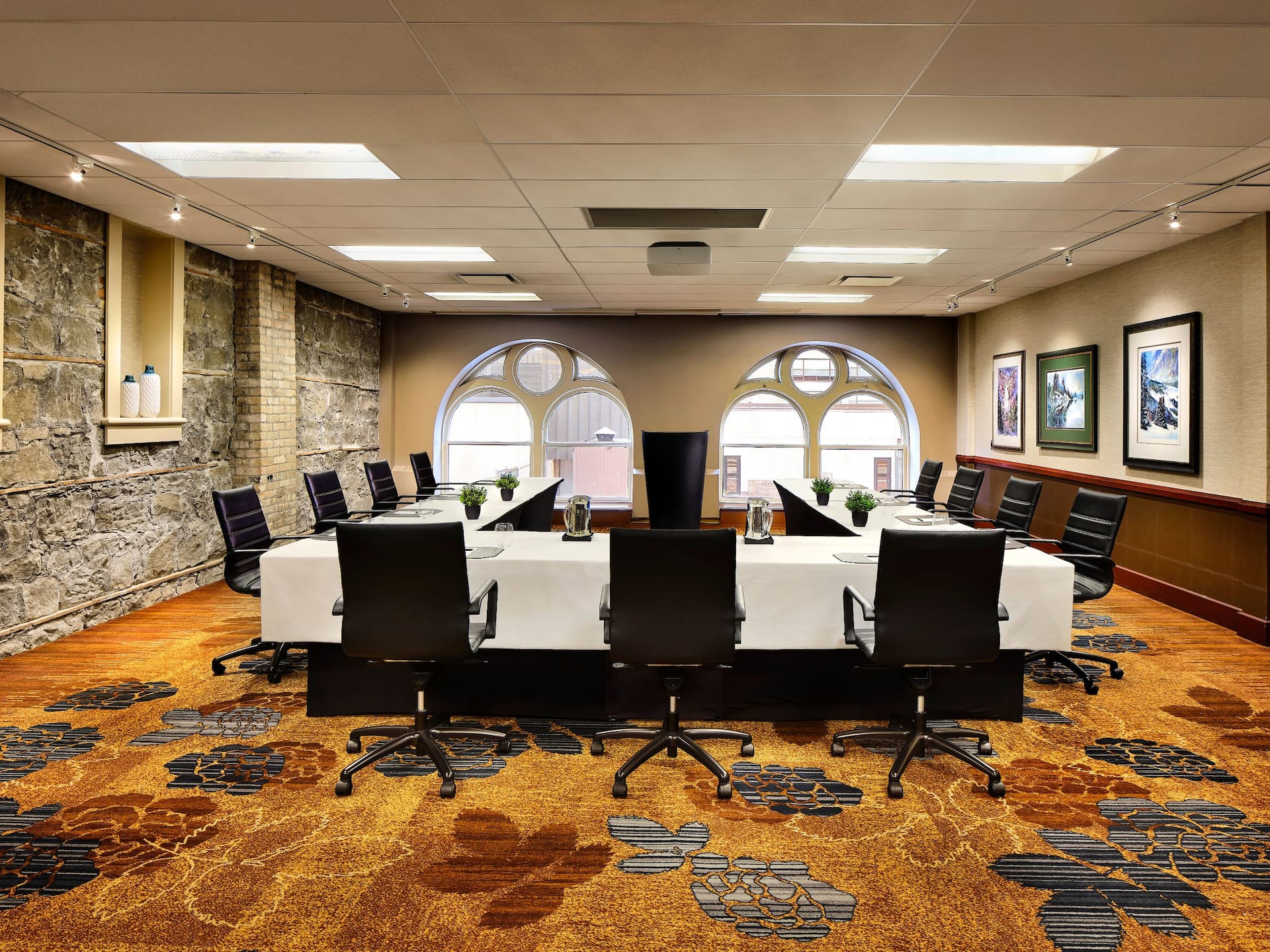 Hyatt Regency Calgary Neilson UShape Setup