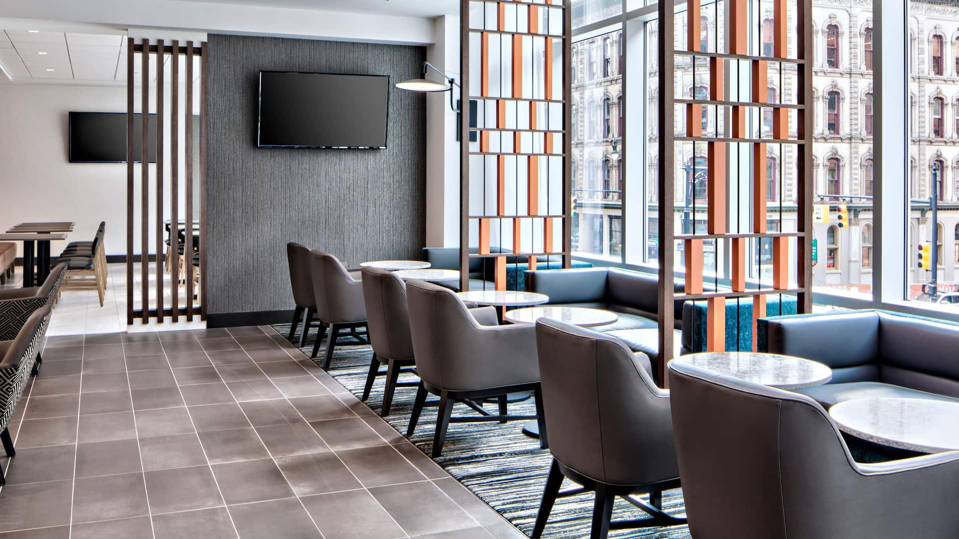 Hyatt Place Grand Rapids/Downtown Lobby Dining Area