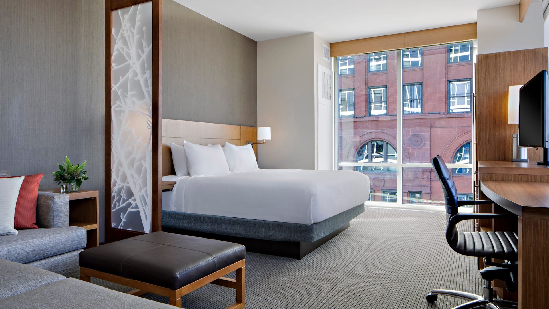Hyatt Place Grand Rapids/Downtown King Guestroom