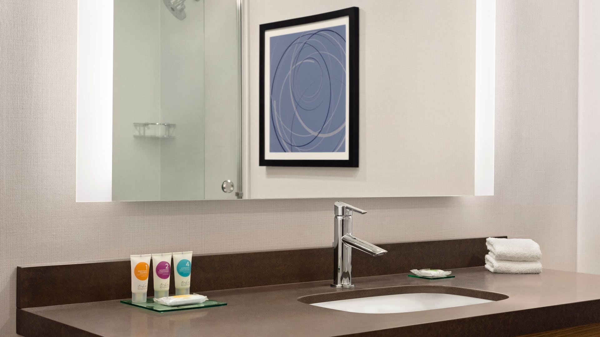 2 de 2 Hyatt Place Tucson-Central Guest Bathroom Shower