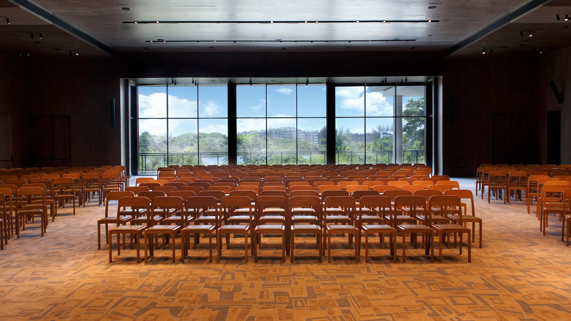 4 de 8 Grand Hyatt Rio de Janeiro Grand Ballroom Theatre Setup