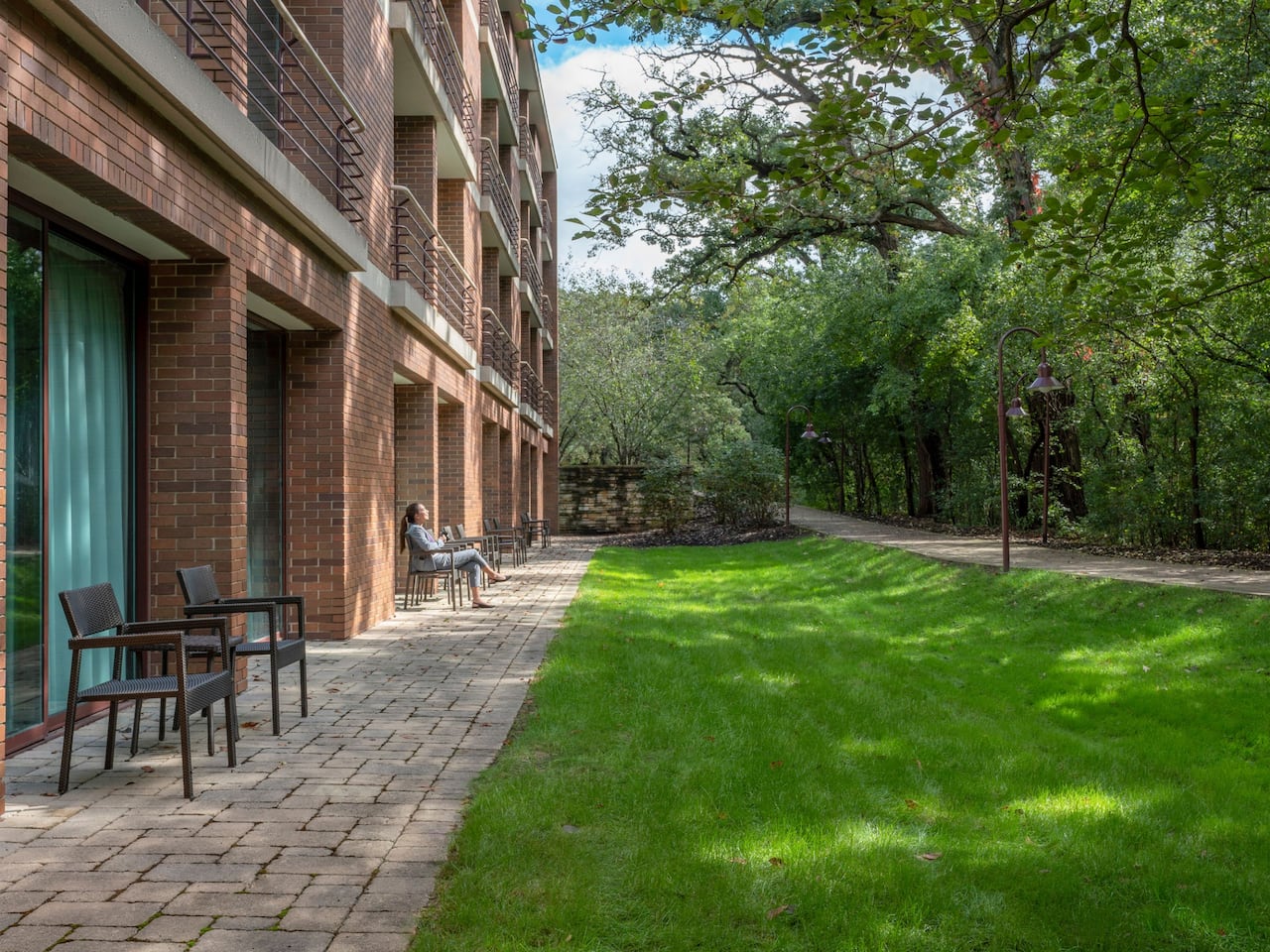 Oakbrook Guestroom Patio