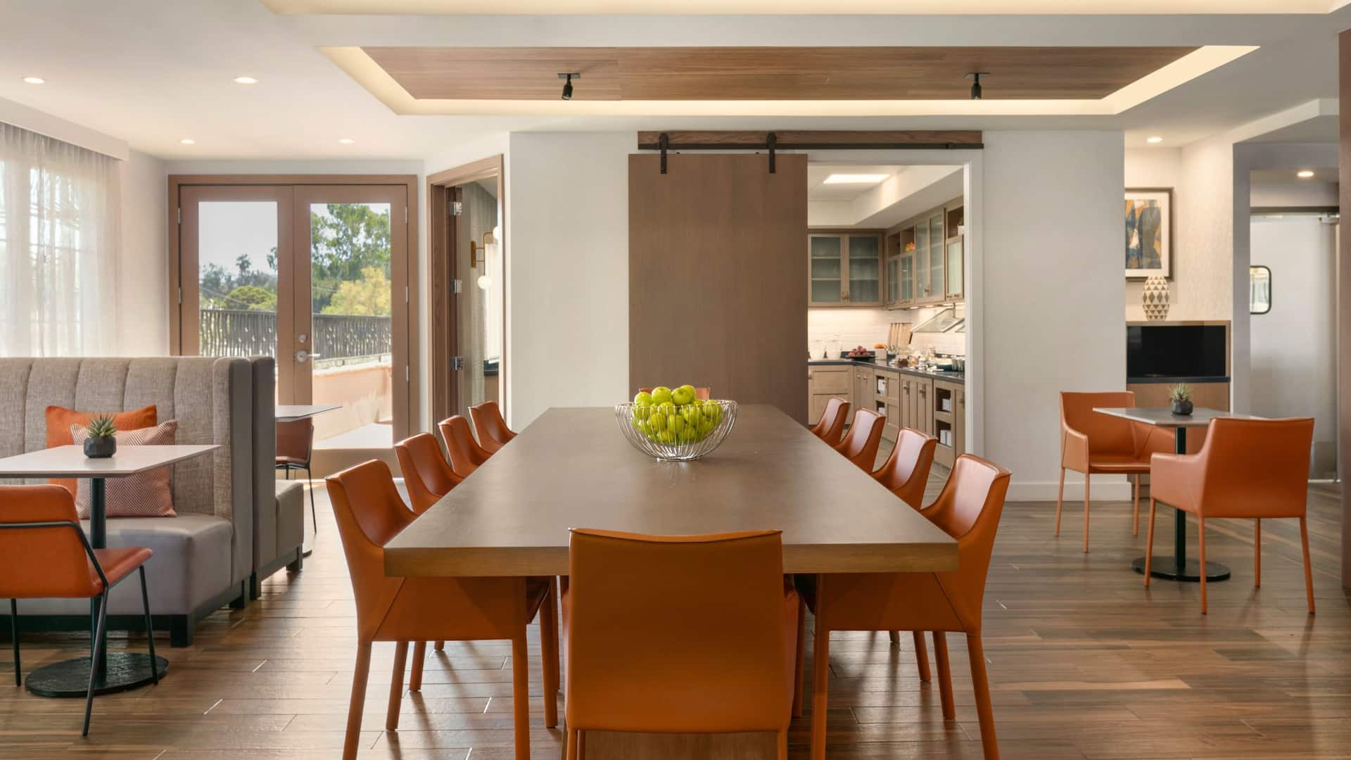 Hyatt Place Santa Barbara Breakfast Area Seating