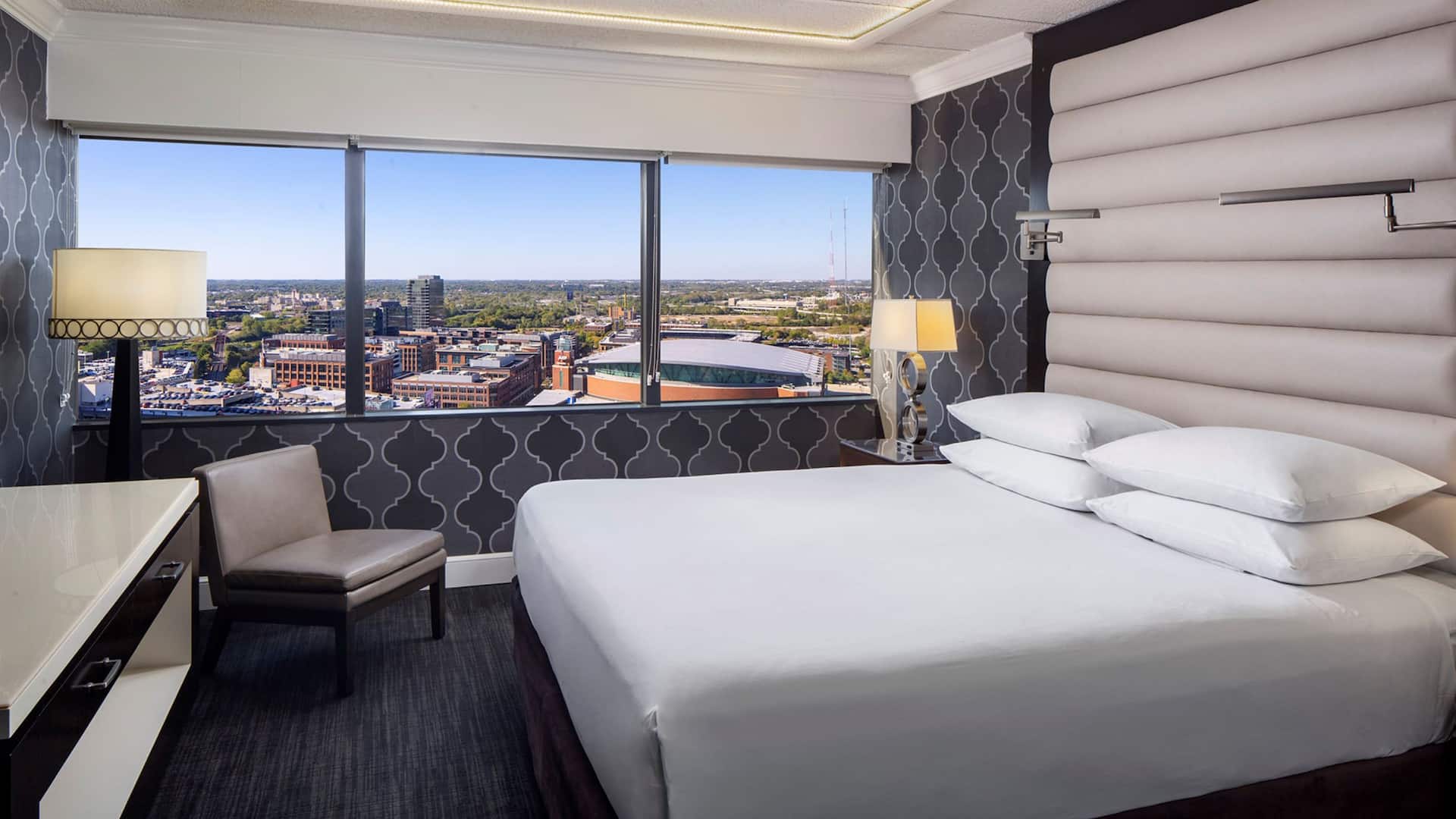 Hyatt Regency Columbus Deluxe Suite King Guestroom