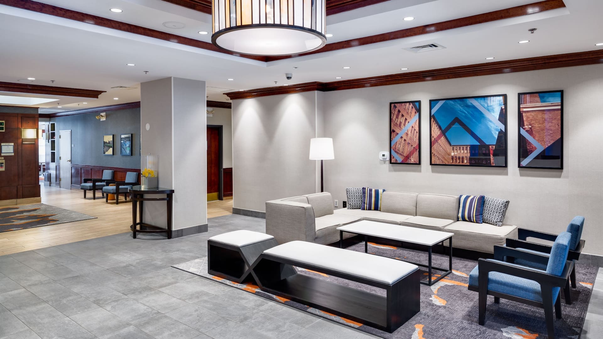 Hyatt House Boston/Waltham Lobby
