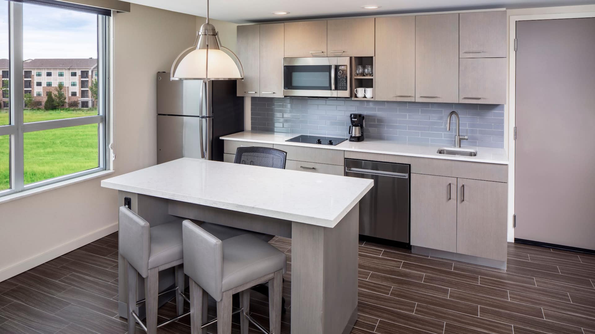 Hyatt House Charleston / Mount Pleasant One Bedroom Suite Kitchen
