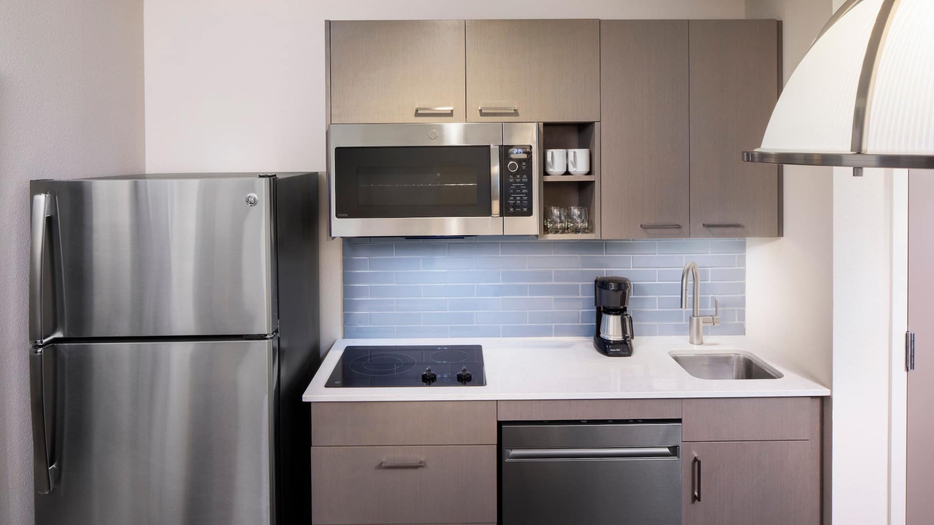 Hyatt House Charleston / Mount Pleasant Suite Kitchen