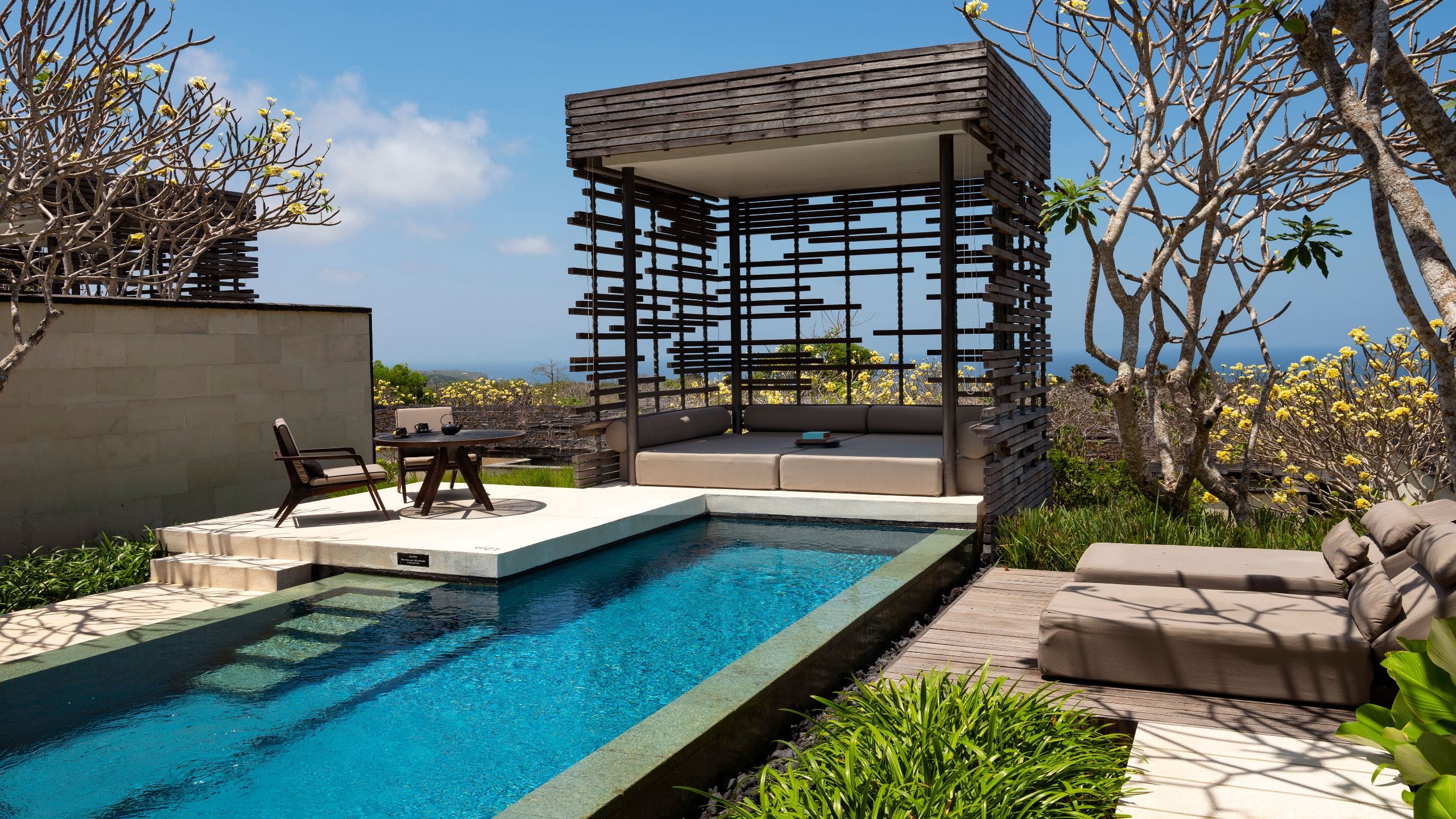 4 von 8 Alila Villas Uluwatu One Bedroom Pool Villa Cabana