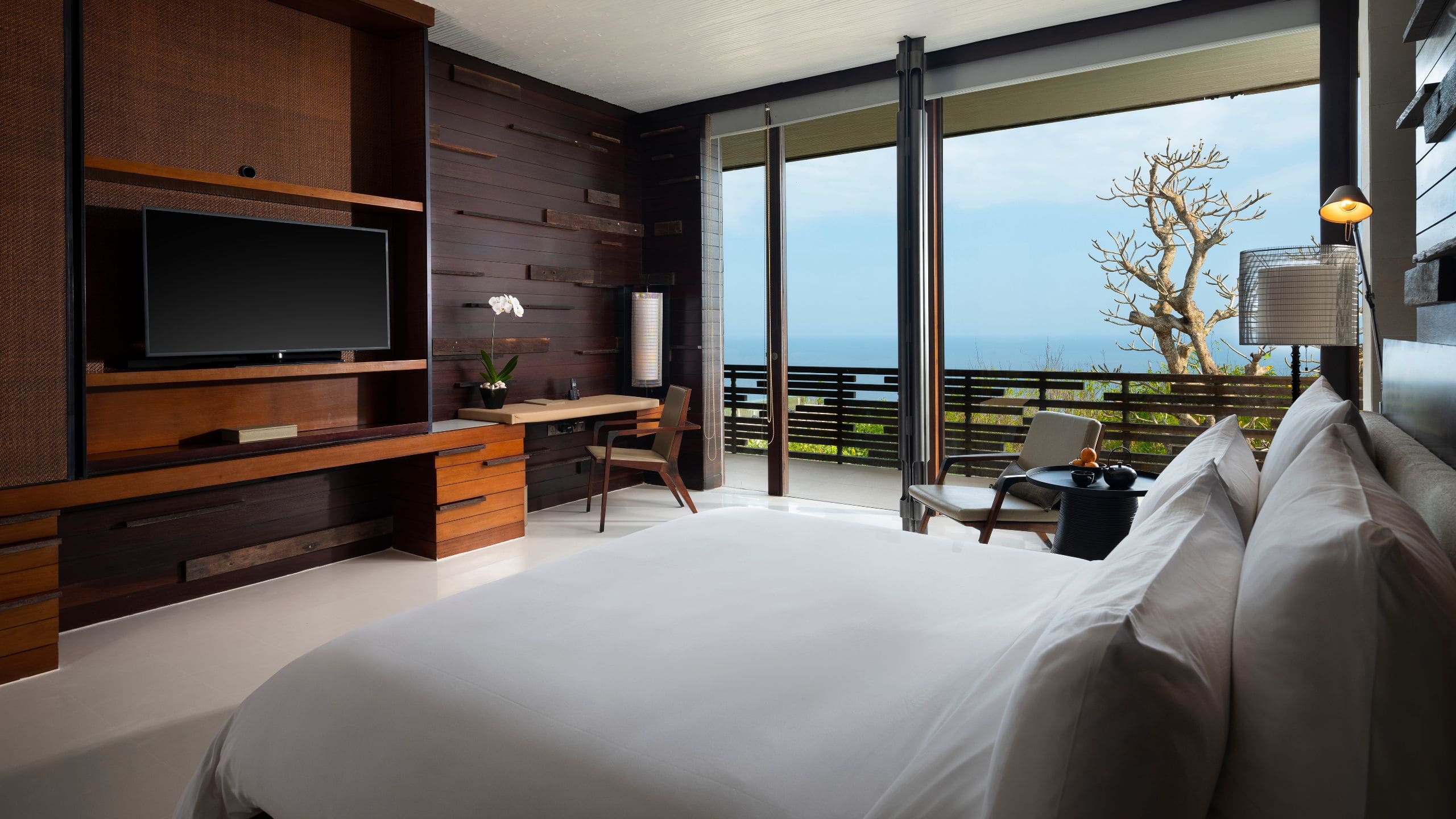 2 von 6 Alila Villas Uluwatu Three Bedroom Hillside Villa