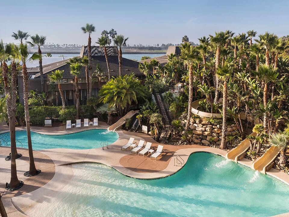 Overhead view of the pool area of a hotel near Mission Bay Marina
