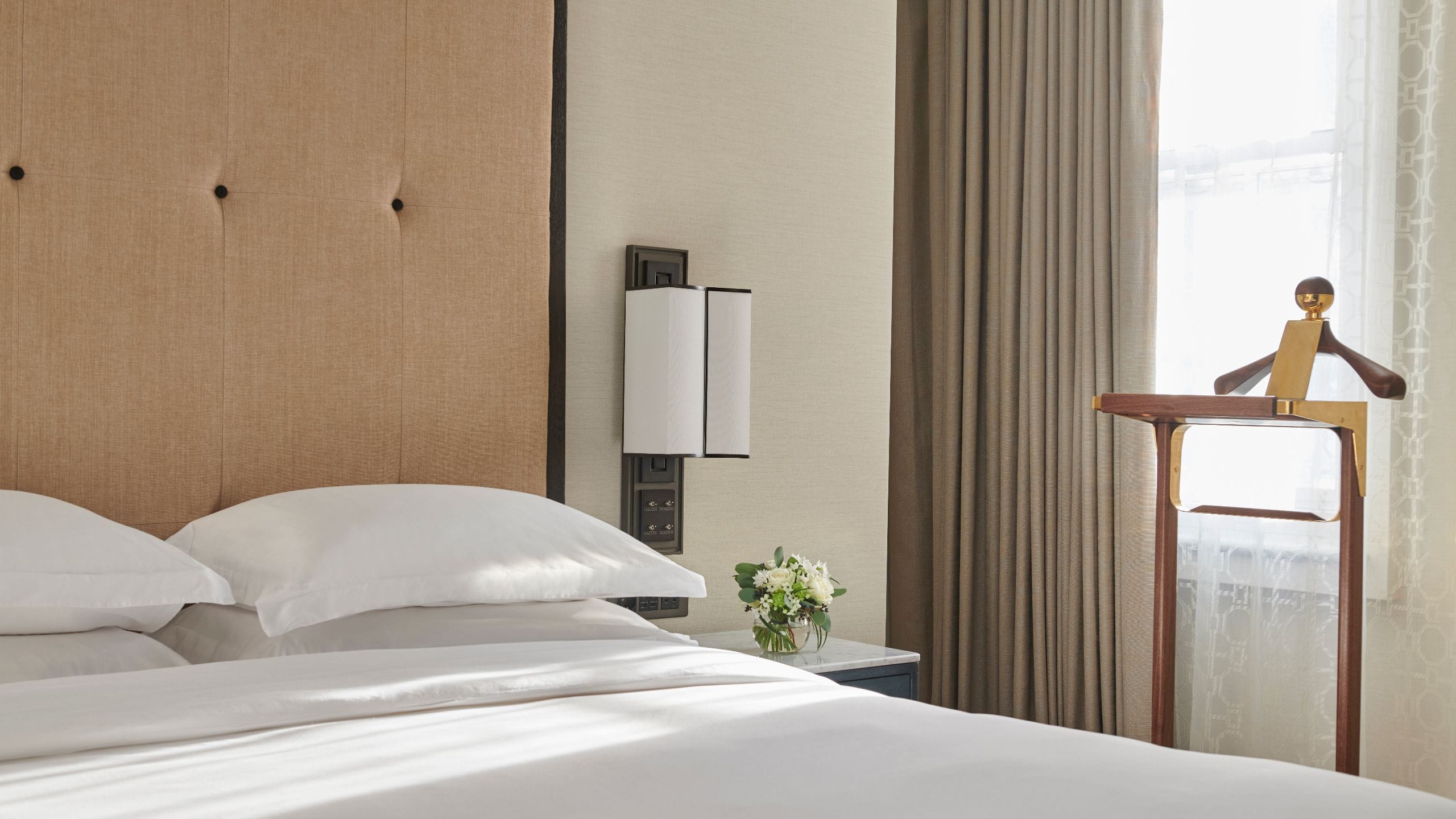 第 5，共 8 Great Scotland Yard Hotel Sherlock Suite Detail