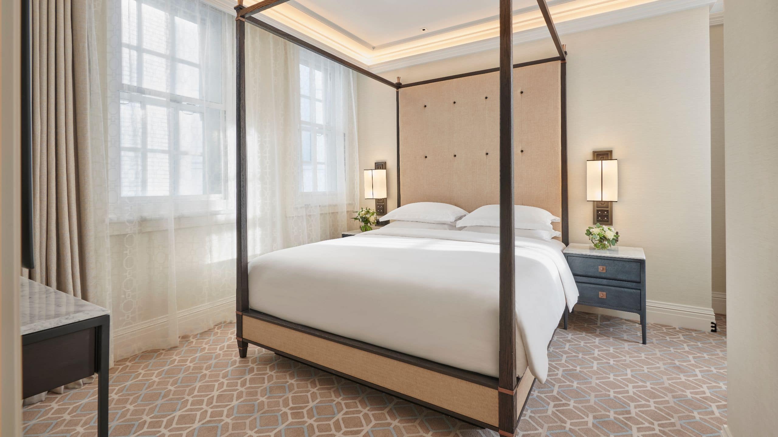 第 2，共 8 Great Scotland Yard Hotel Sherlock Suite Bedroom
