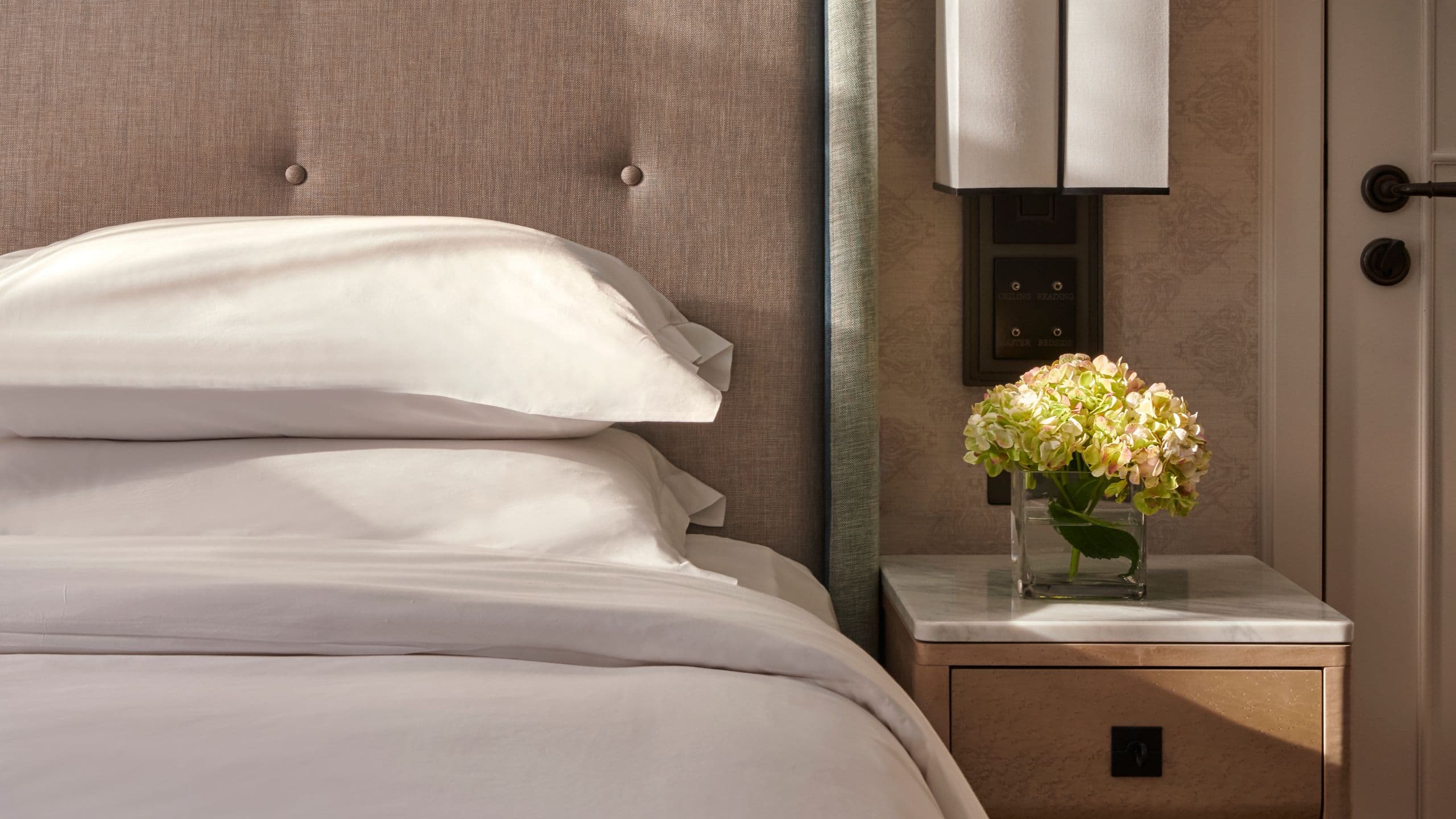 第 4，共 6 Great Scotland Yard Hotel Twin Bed Detail