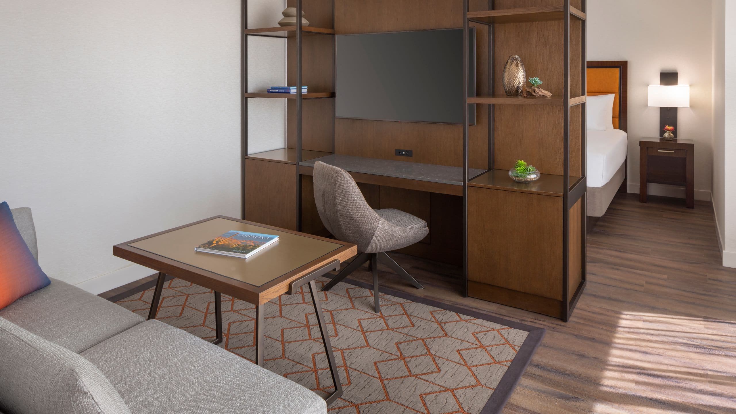 Downtown Convention Center Hotel - Hyatt Regency Phoenix P125 Corner King Guestroom.16x9