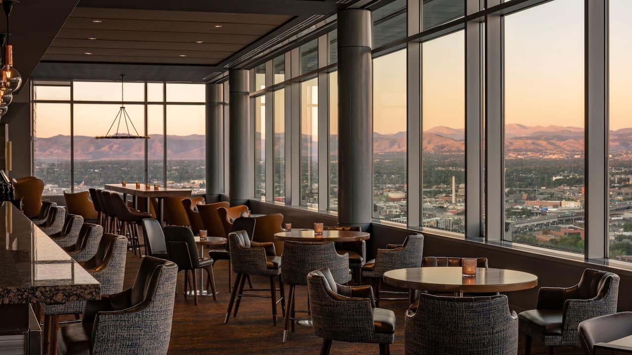 Peaks Lounge with scenic overlook views