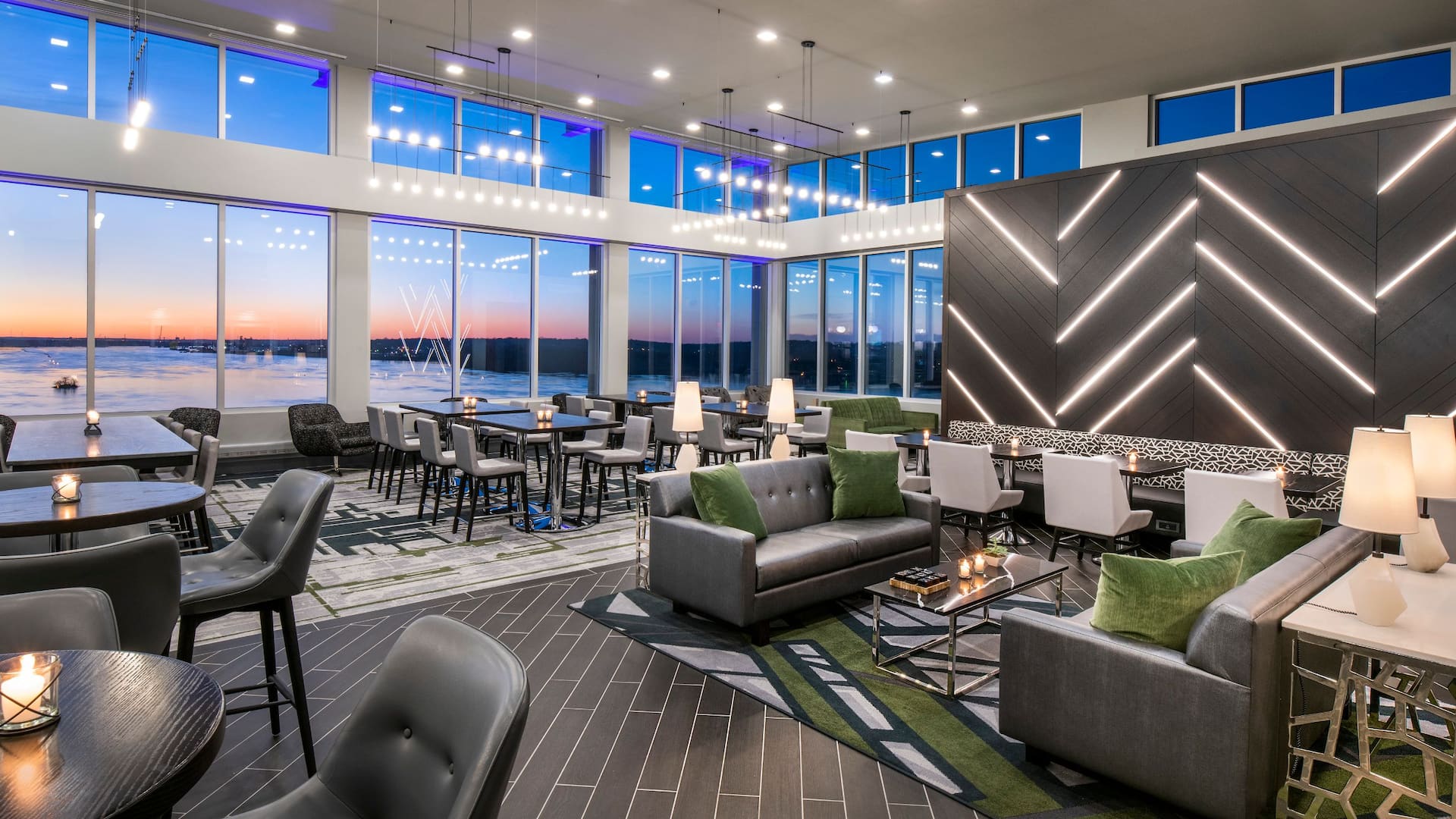 Hyatt Place East Moline / Quad Cities River Room