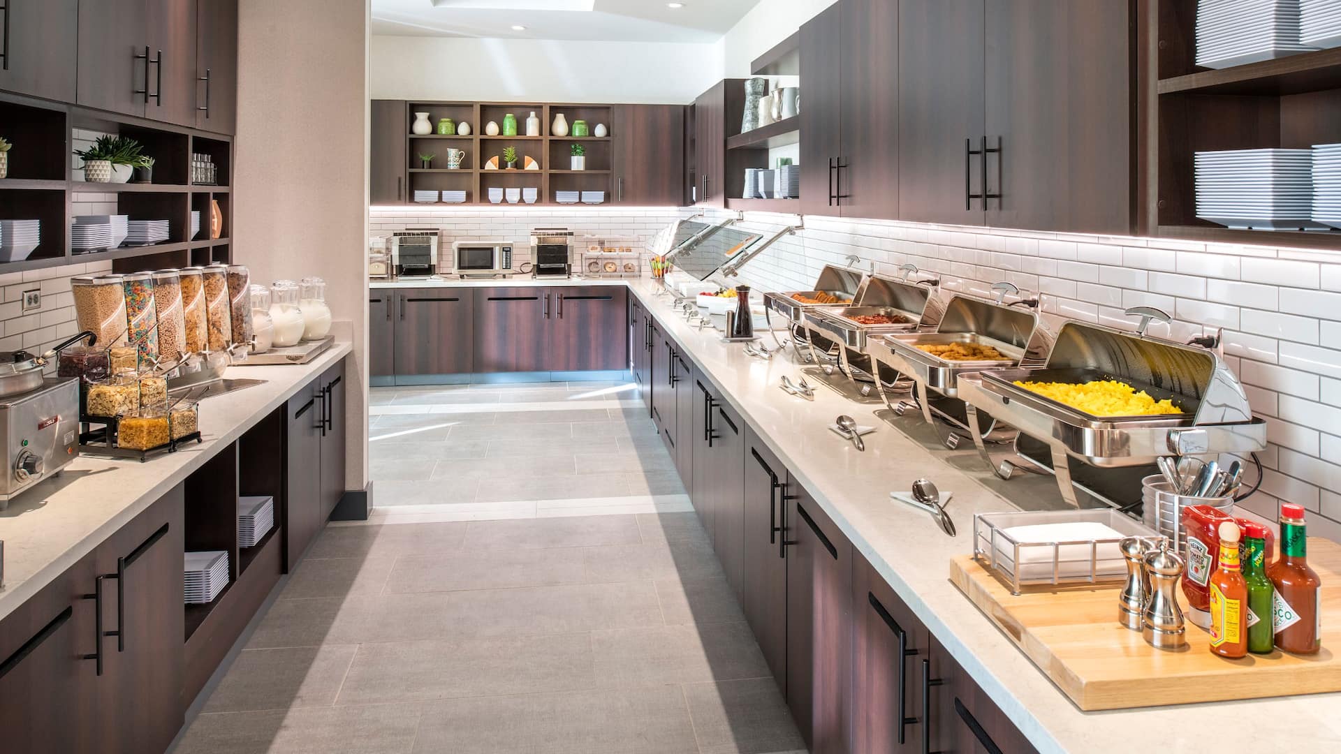 Hyatt Place East Moline / Quad Cities Breakfast Area