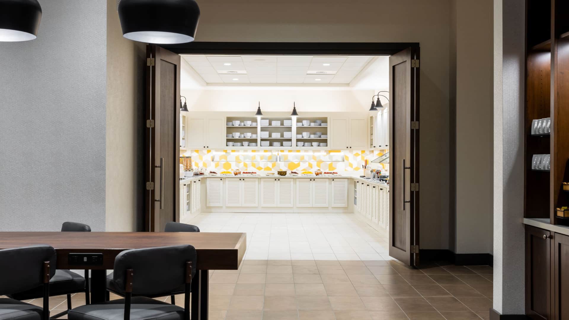 Hyatt Place Atlanta / Centennial Park Breakfast Bar