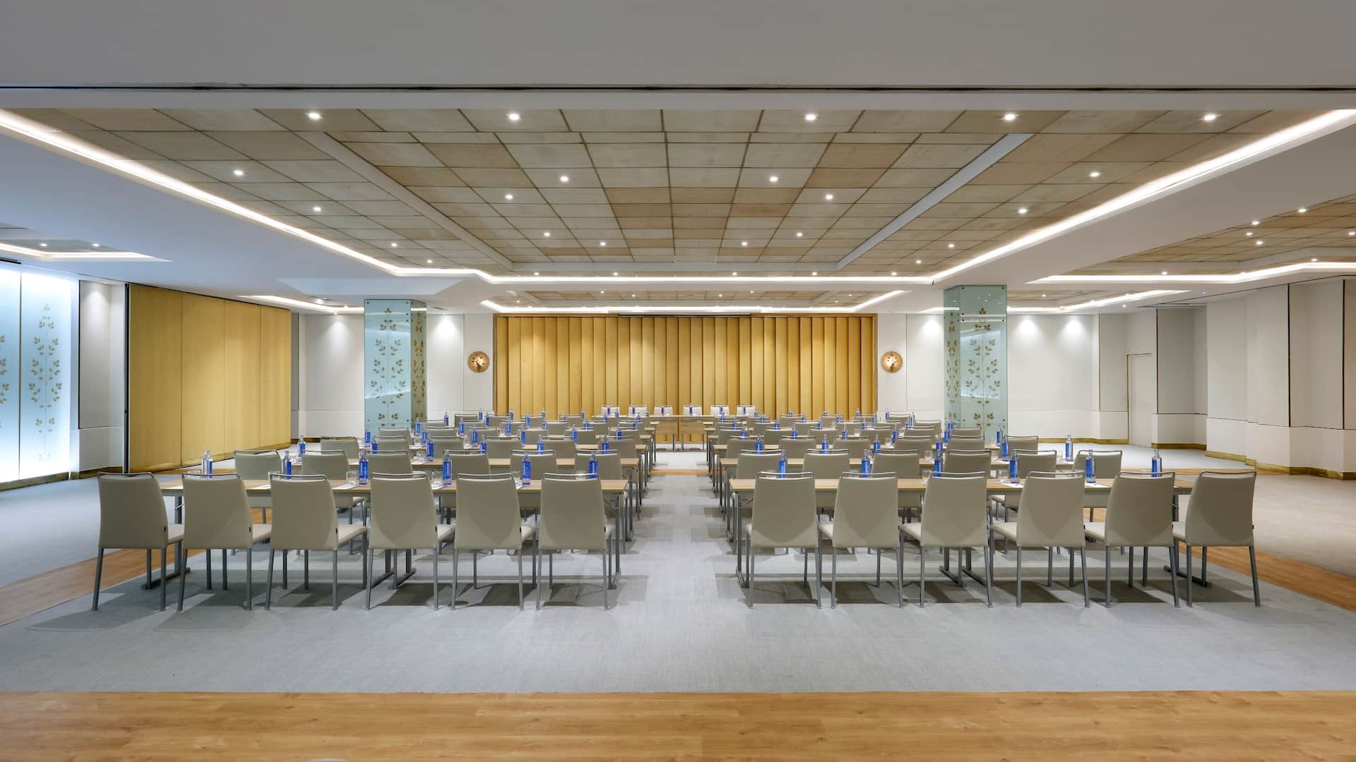 1 de 1 Hyatt Regency Hesperia Madrid Tapies Meeting Room Classroom Setup