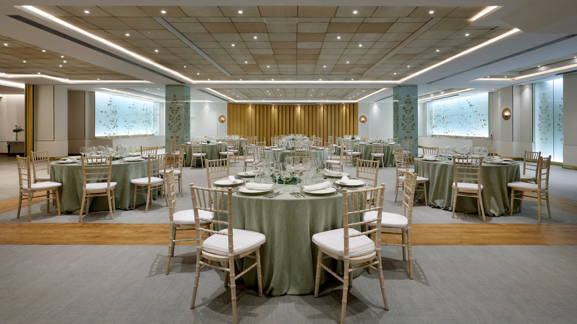 Hyatt Regency Hesperia Madrid Tapies Wedding Setup