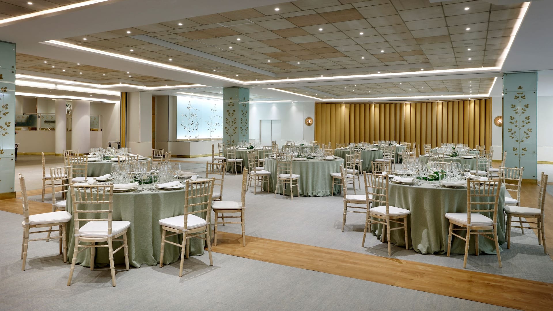 Hyatt Regency Hesperia Madrid Tapies Wedding Setup