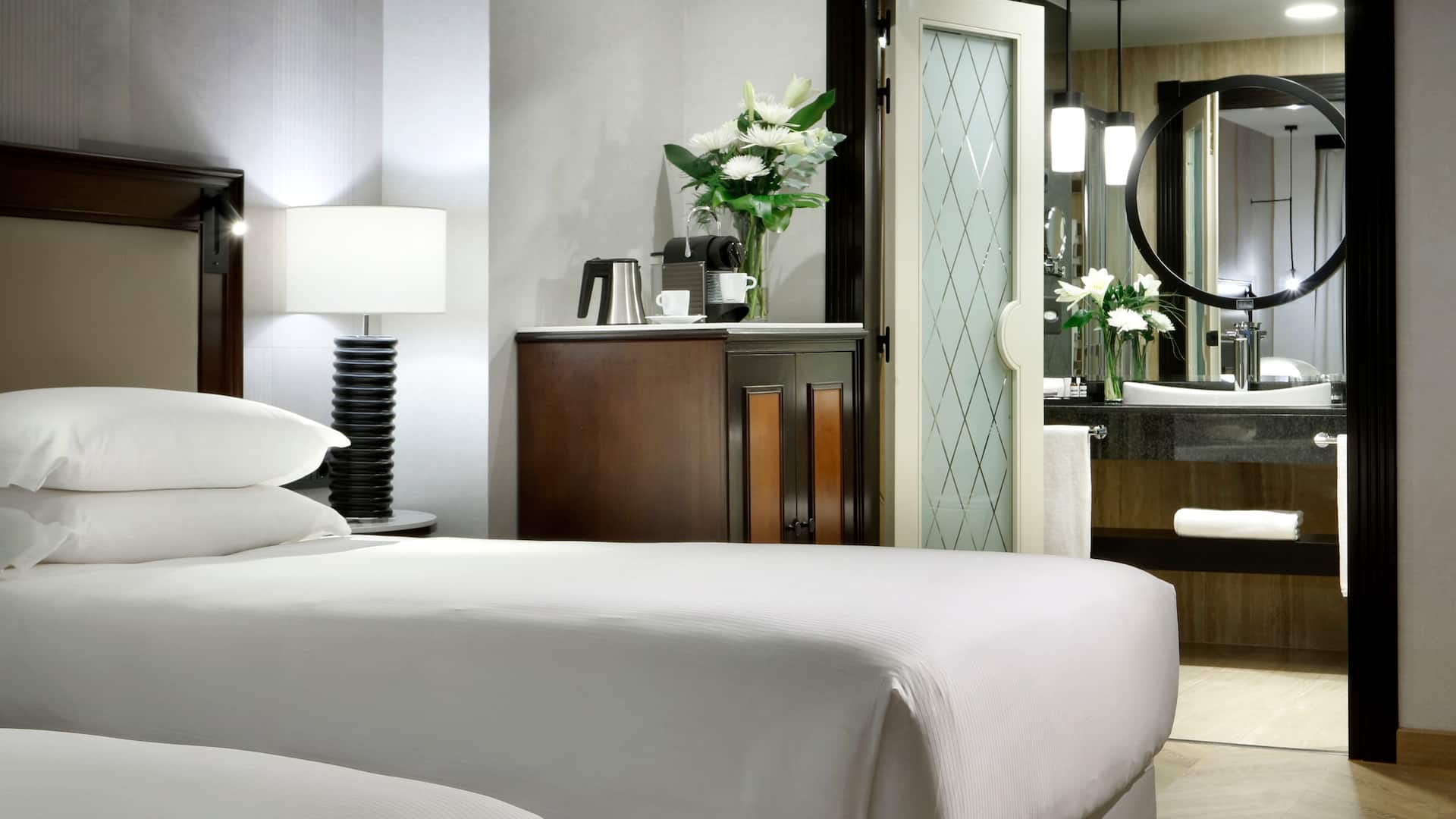 3 de 4 Hyatt Regency Hesperia Madrid Two Twin Guestroom