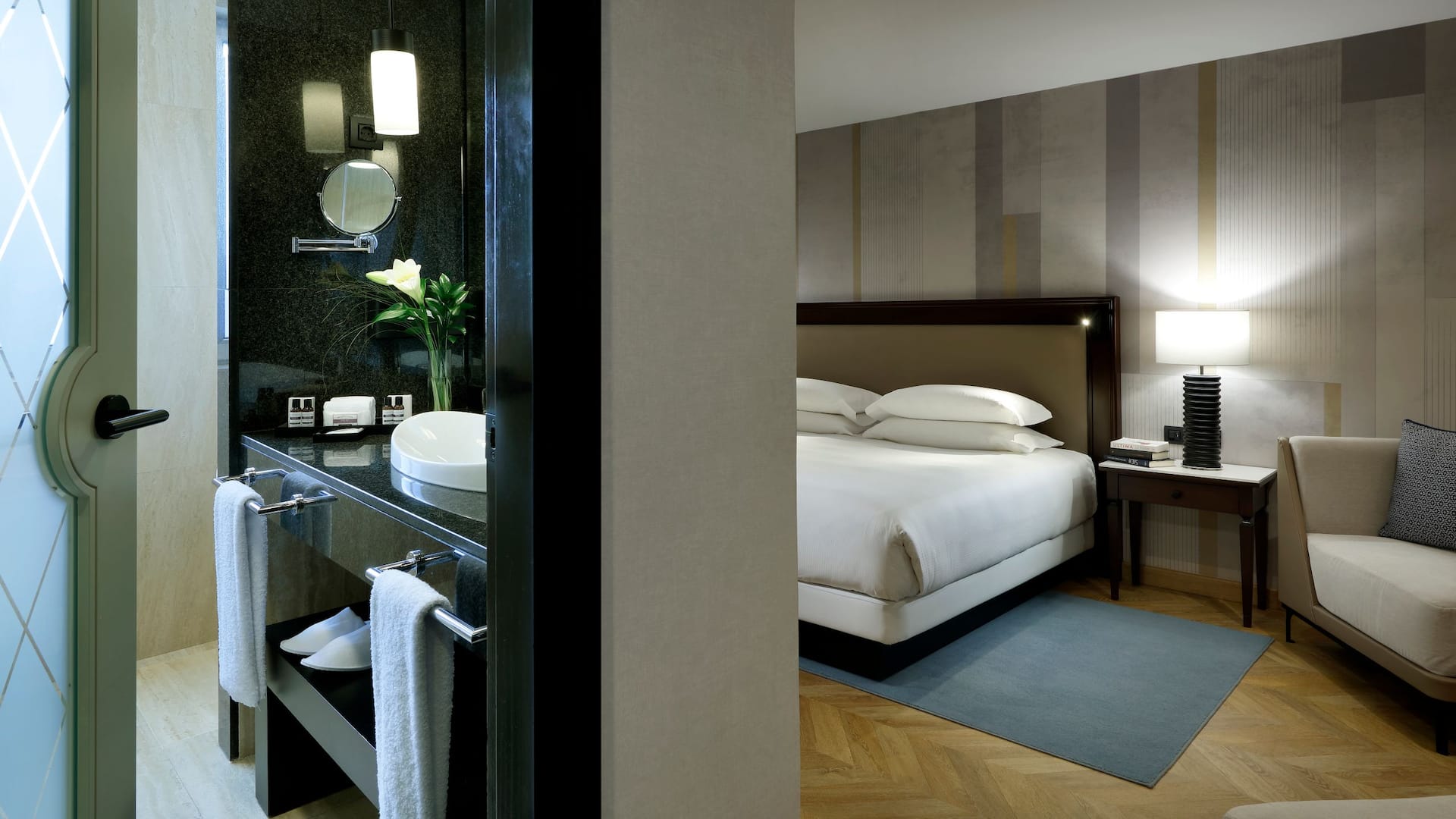 3 de 5 Hyatt Regency Hesperia Madrid Deluxe King Guestroom