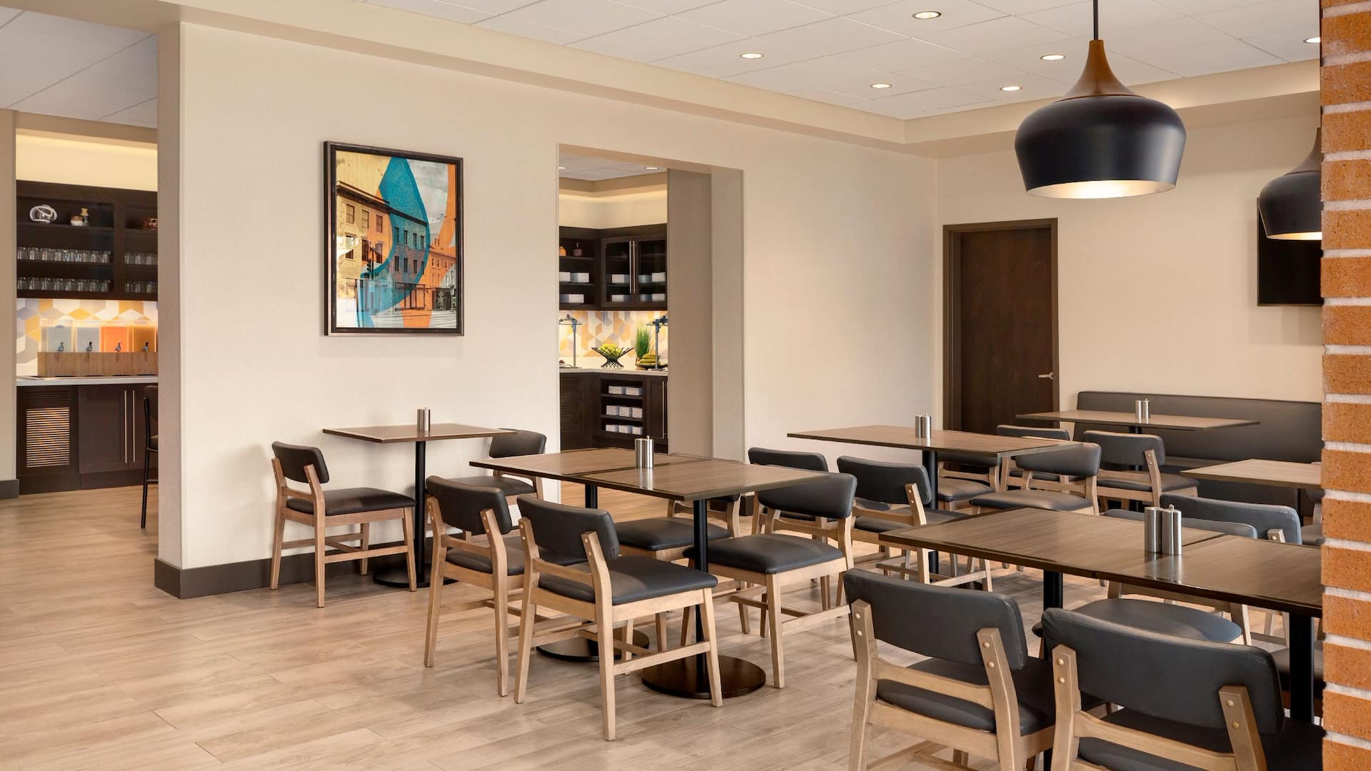 Hyatt Place Vacaville Breakfast Seating