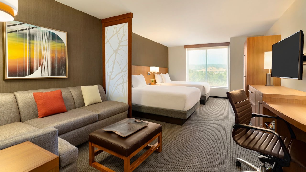 High Floor Two Queen Guestroom