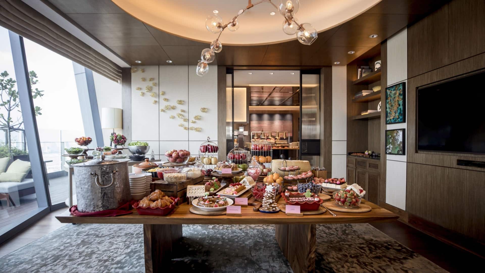 Hyatt Regency Bangkok Sukhumvit Christmas In Pink Dessert Table