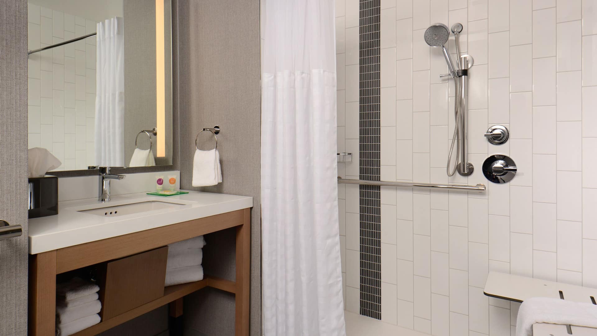 Hyatt Place Peña Station / Denver Airport ADA Bathroom