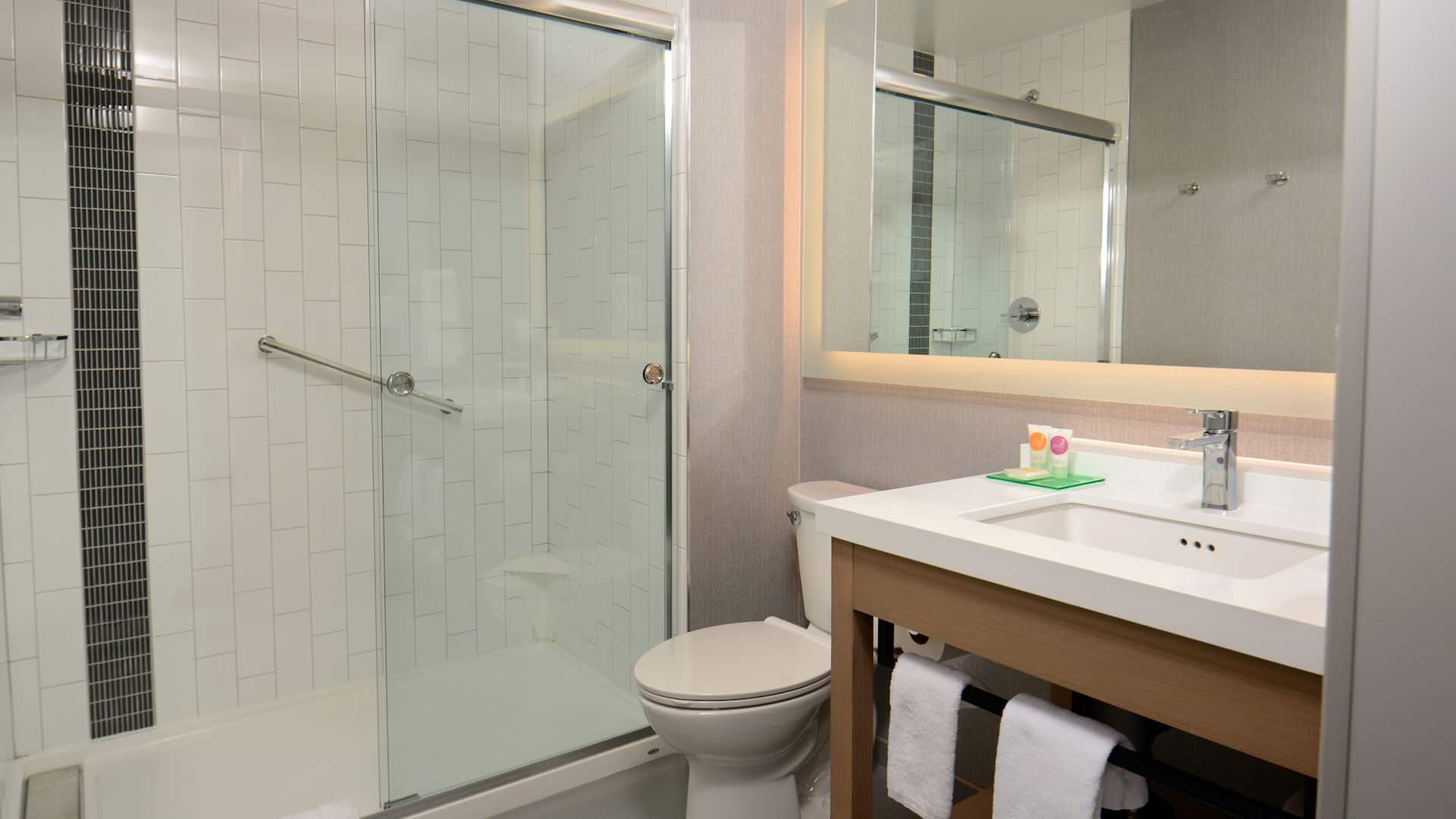 4 de 4 Hyatt Place Peña Station / Denver Airport Bathroom