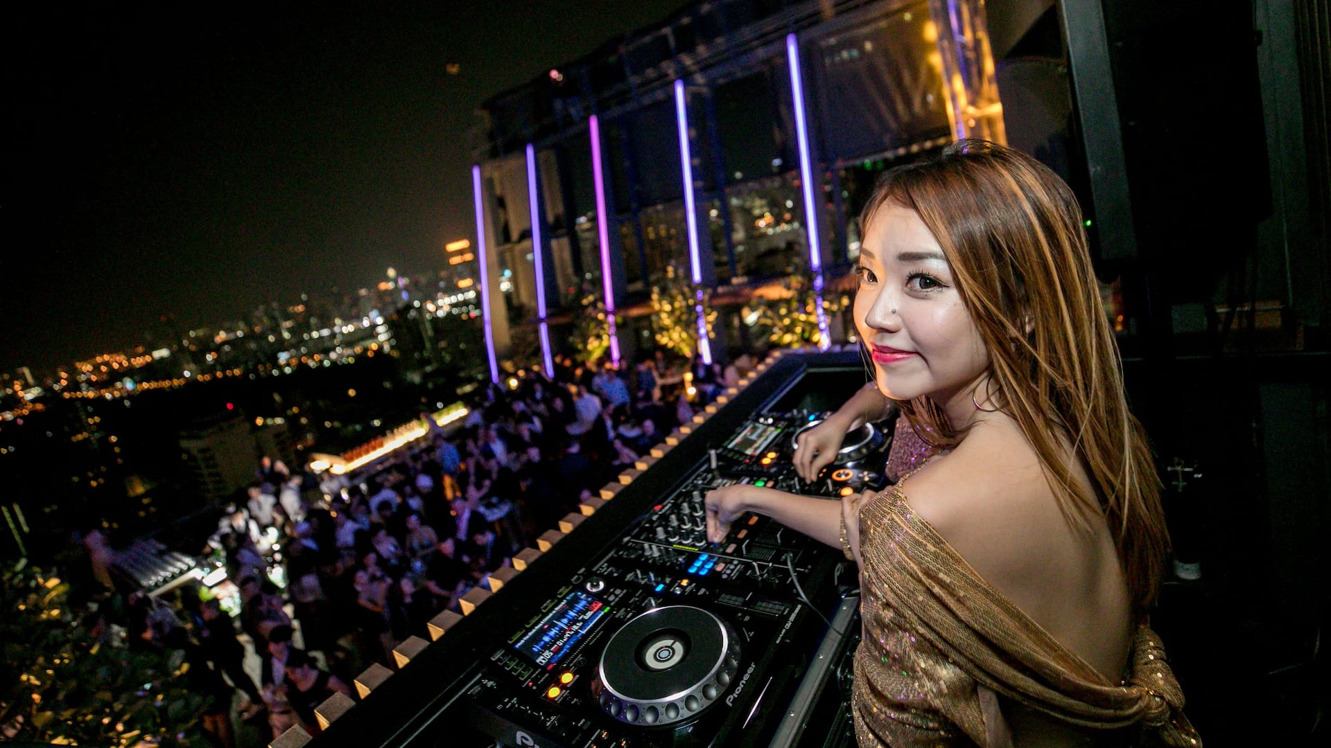 Hyatt Regency Bangkok Sukhumvit Rooftop DJ
