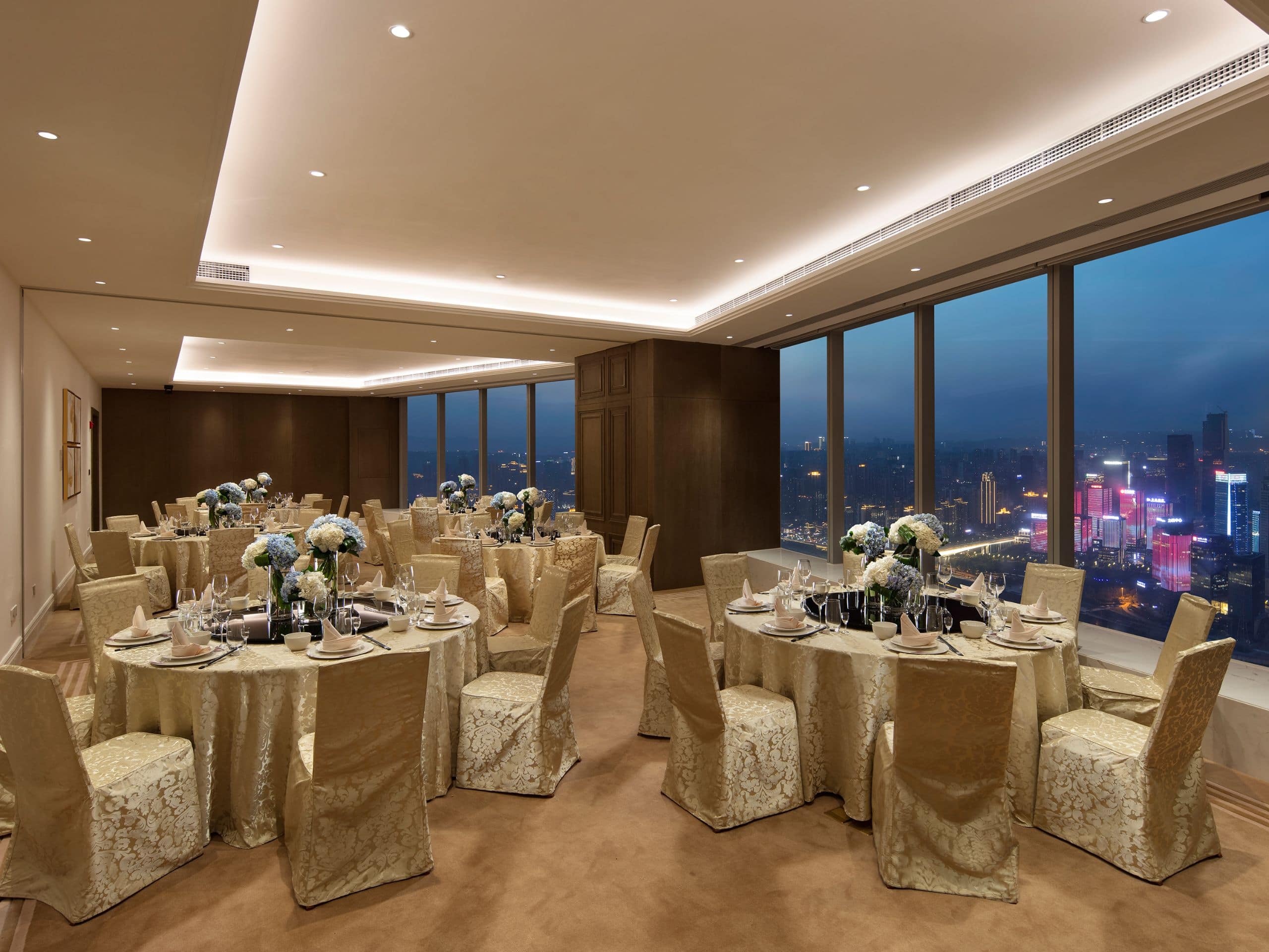 The Lixury Hotel Meeting Room Round Table