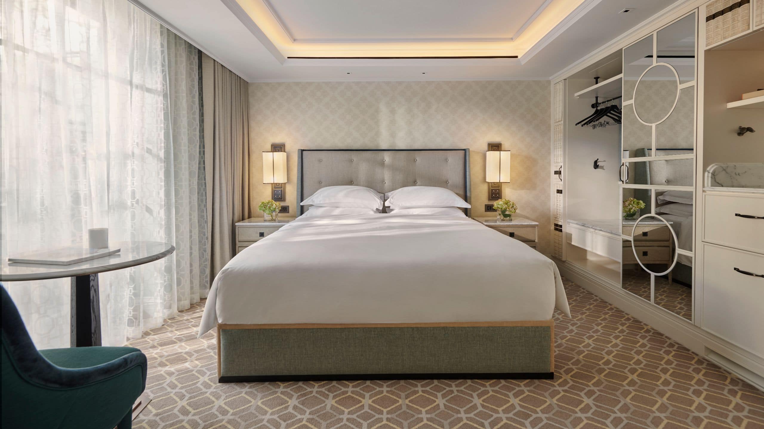 Great Scotland Yard Hotel Deluxe King City View Guestroom